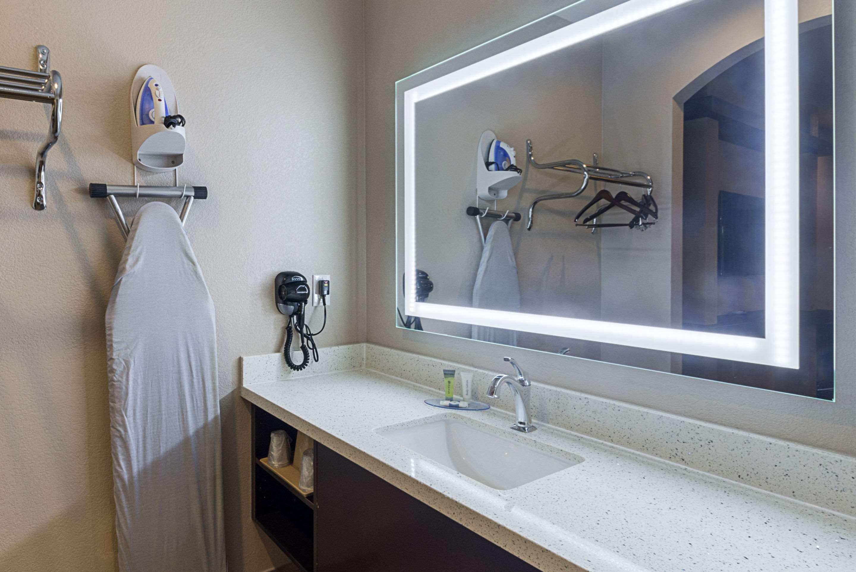 Econo Lodge Inn & Suites Houston Nw-Cy-Fair Jersey Village Bagian luar foto