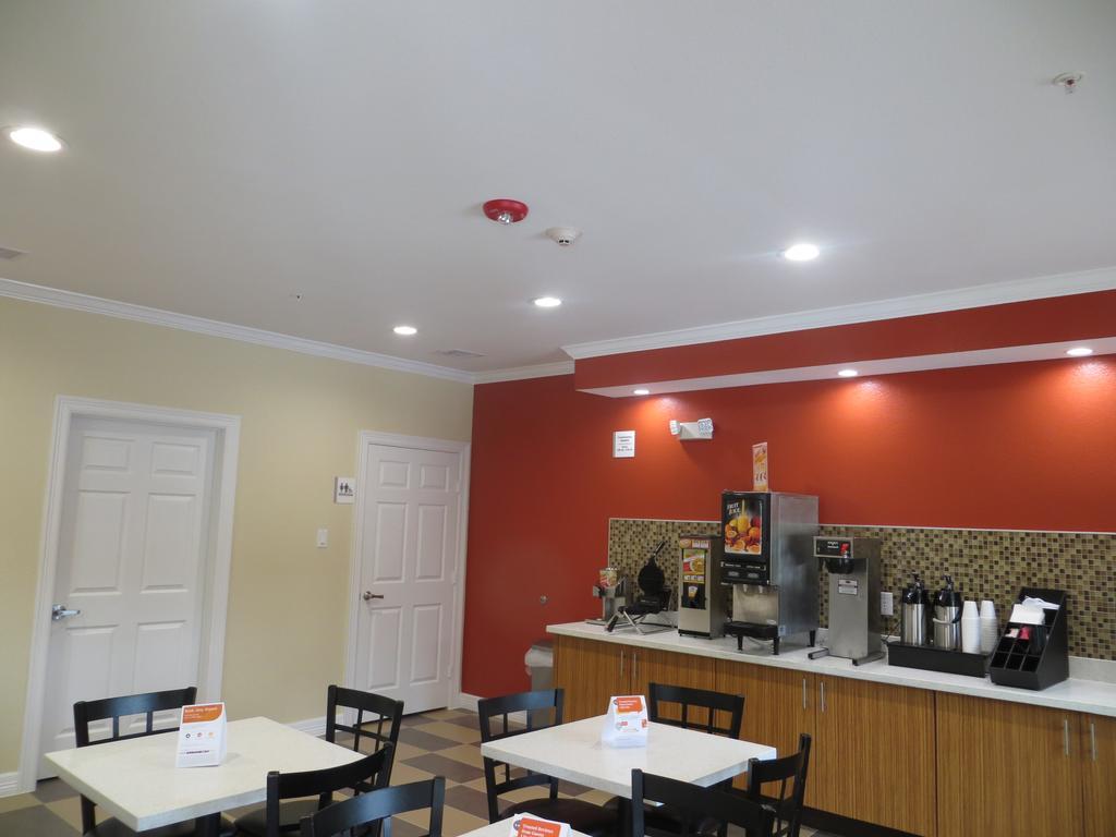 Econo Lodge Inn & Suites Houston Nw-Cy-Fair Jersey Village Bagian luar foto