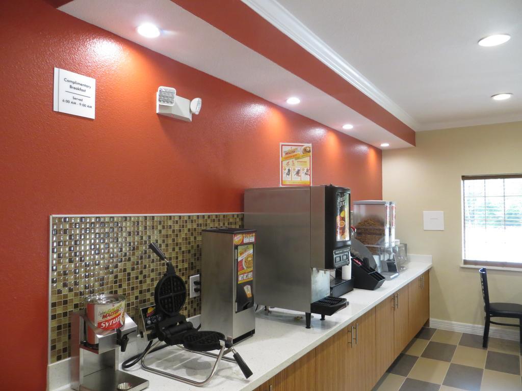 Econo Lodge Inn & Suites Houston Nw-Cy-Fair Jersey Village Bagian luar foto
