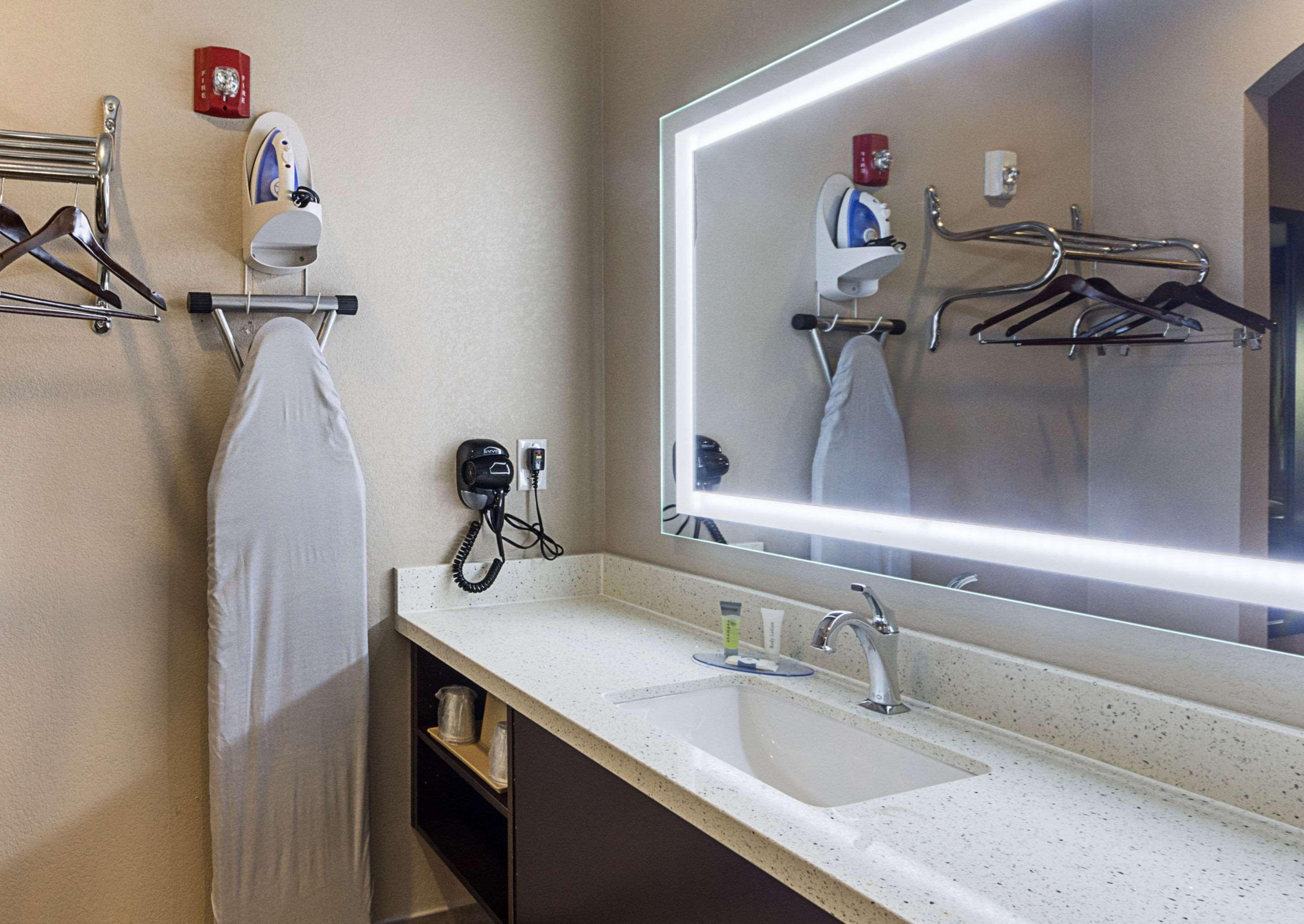 Econo Lodge Inn & Suites Houston Nw-Cy-Fair Jersey Village Bagian luar foto