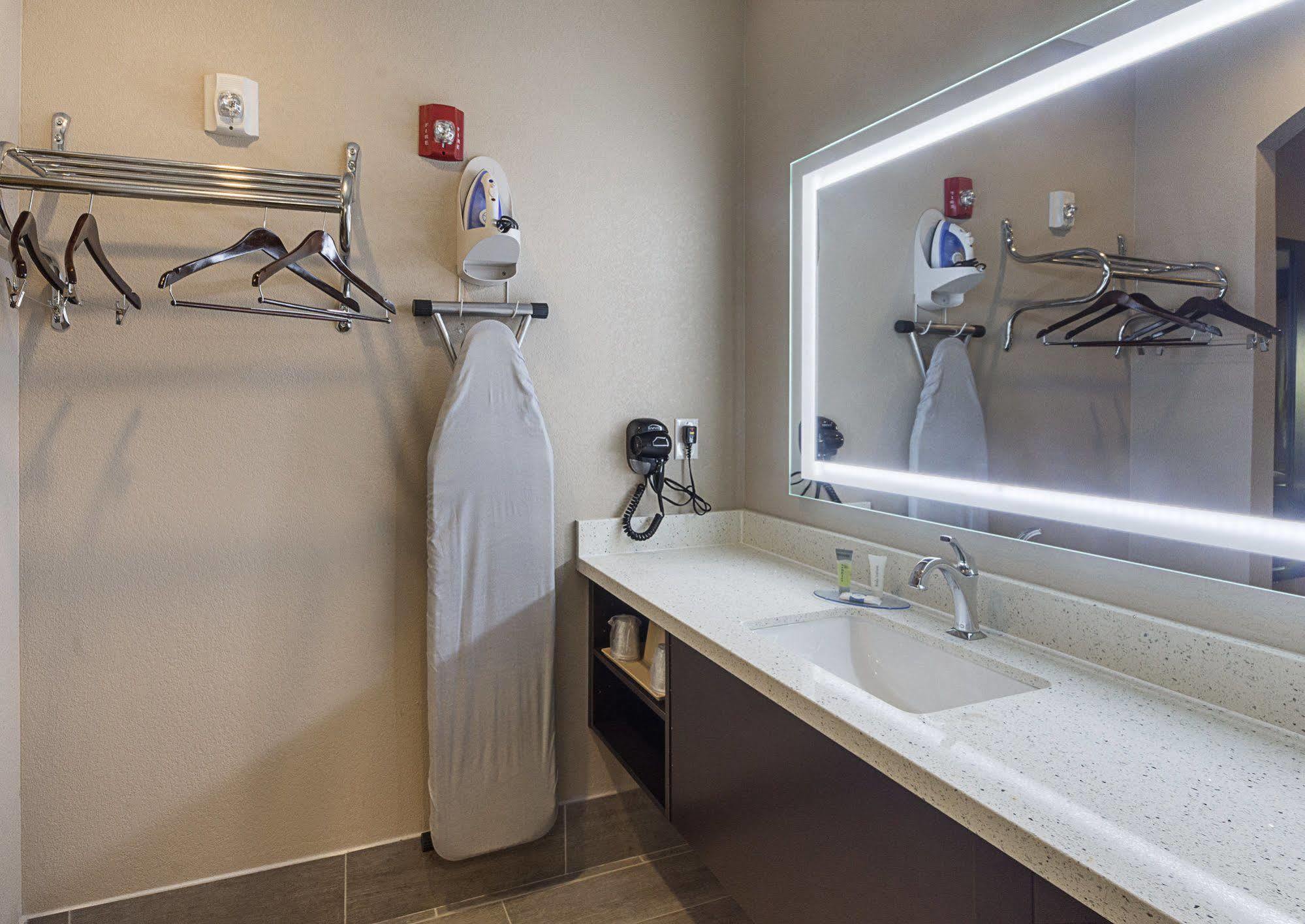 Econo Lodge Inn & Suites Houston Nw-Cy-Fair Jersey Village Bagian luar foto