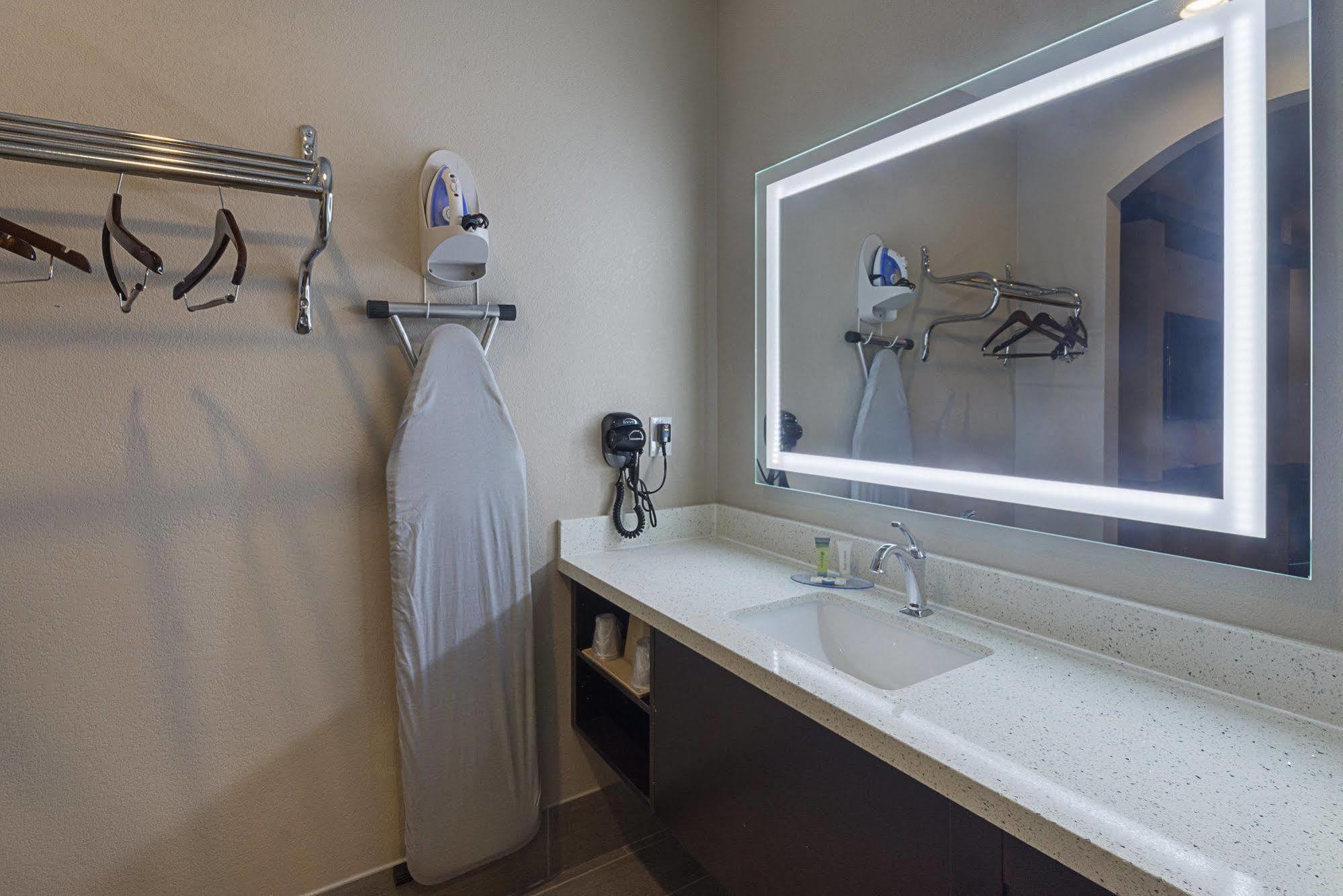 Econo Lodge Inn & Suites Houston Nw-Cy-Fair Jersey Village Bagian luar foto