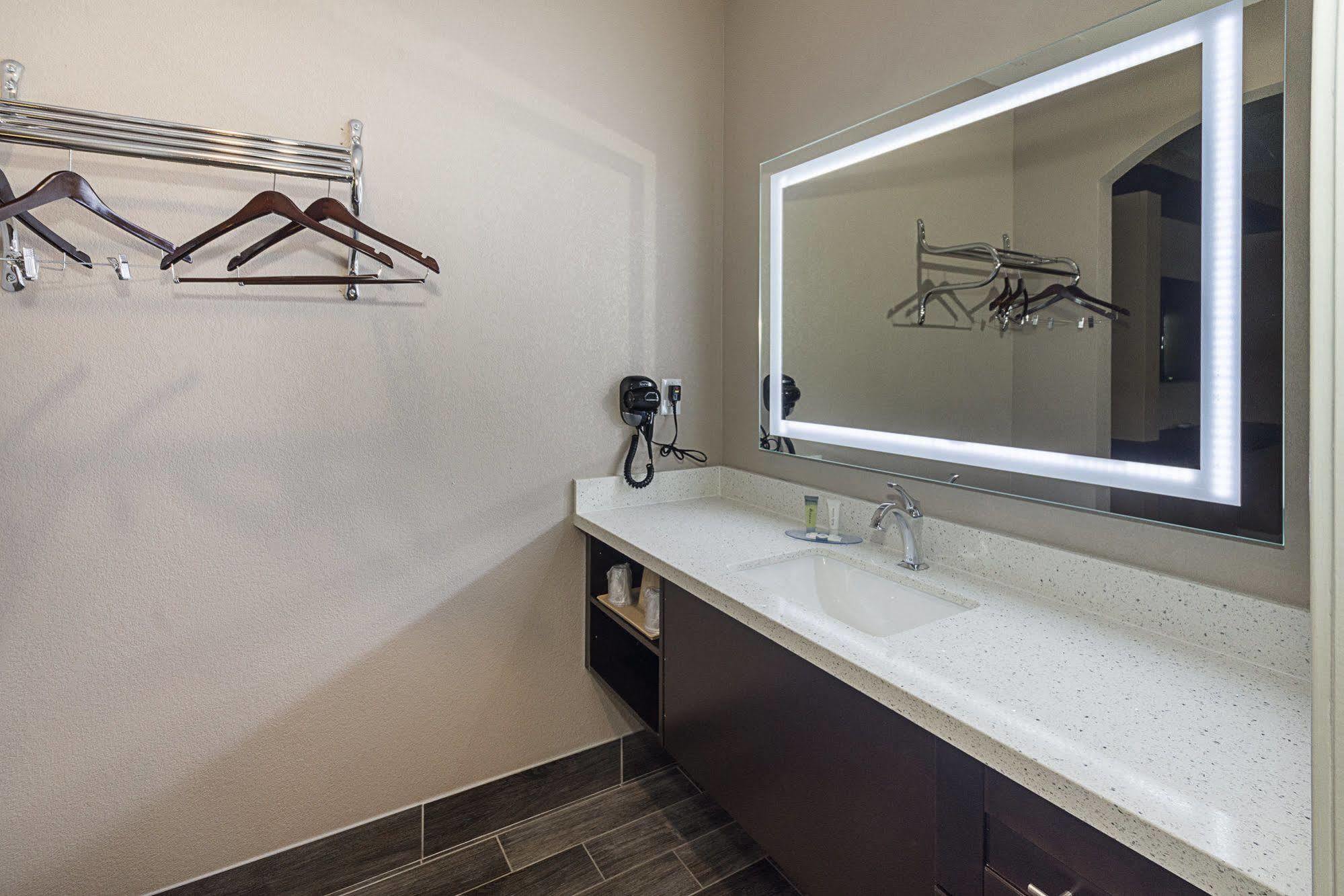 Econo Lodge Inn & Suites Houston Nw-Cy-Fair Jersey Village Bagian luar foto